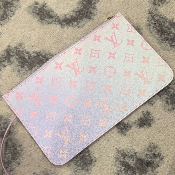 Louis Vuitton Lavender and Pink Monogram Wristlet - Picture 5 of 6